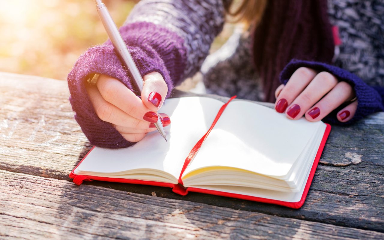 untuk artikel web 8 maret 2021 REASON 5 6 Alasan Penting Mengapa Kamu Harus Membaca Puisi dalam Bahasa Inggris