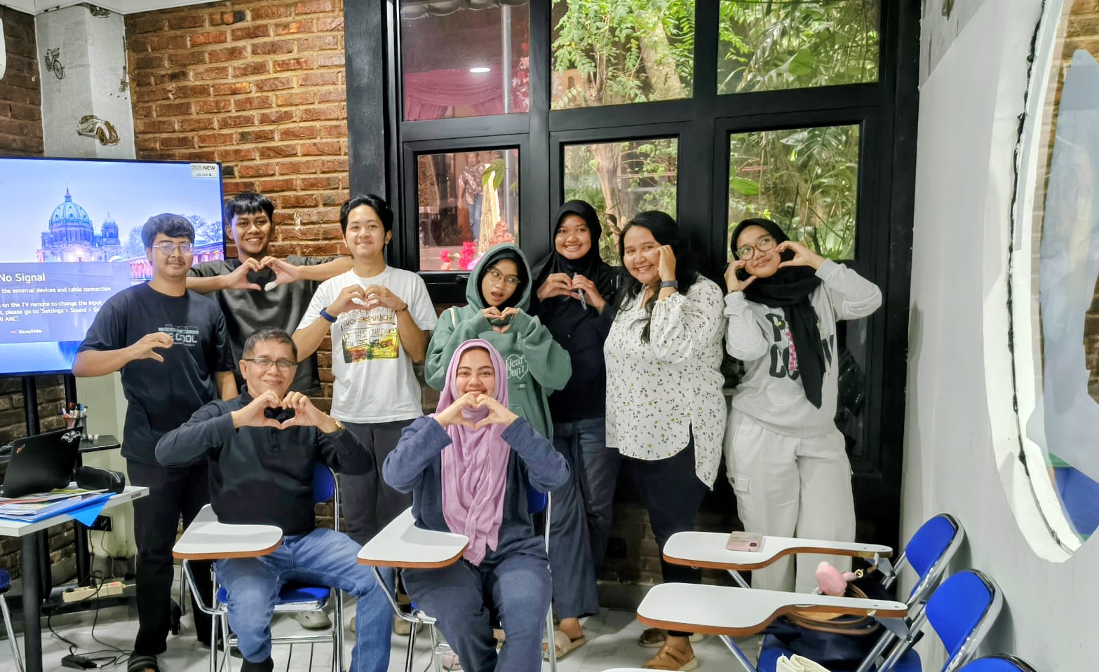 Lembaga Bahasa LIA Jatiwaringin - Bekasi