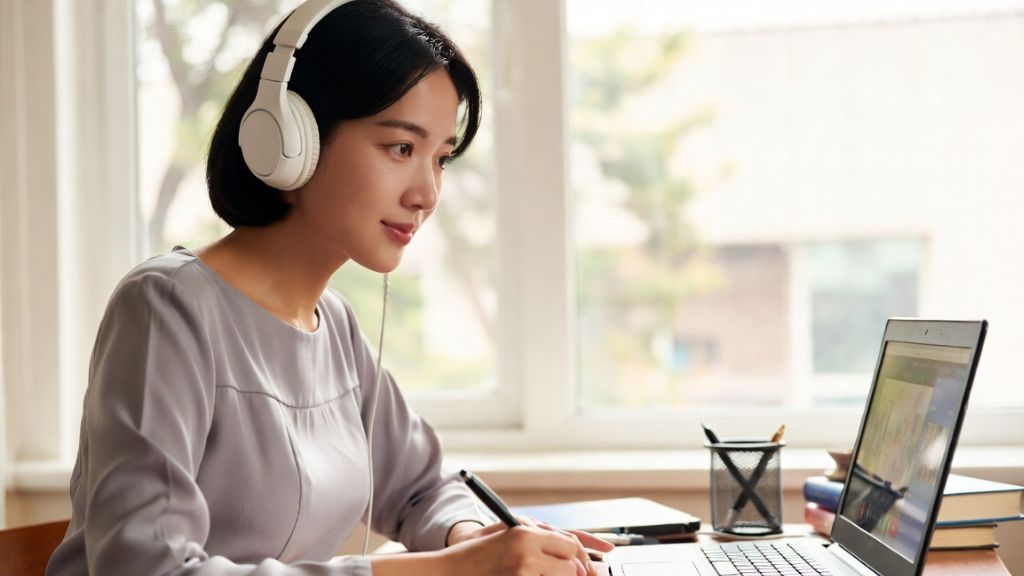 LB LIA II 13 Les Bahasa Inggris Online untuk Profesional Sibuk: Jadwal Belajar Fleksibel