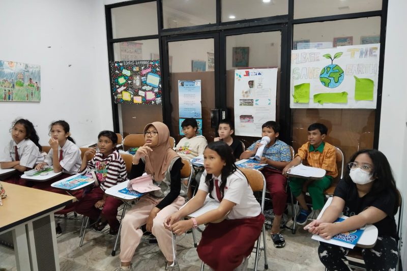 1000210551 kursus bahasa Inggris SD LIA Cinere