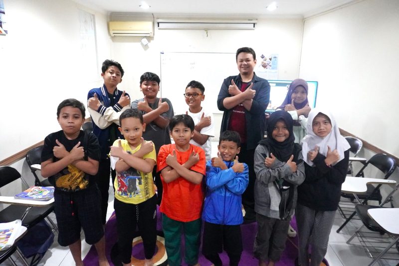 siswa kursus bahasa Inggris LIA Malang