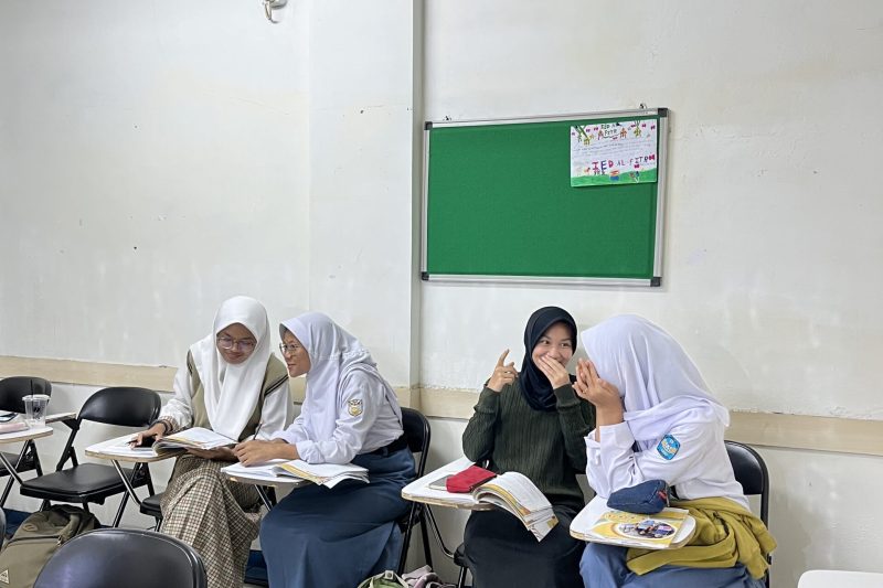 les bahasa Inggris SMA LIA Cirebon